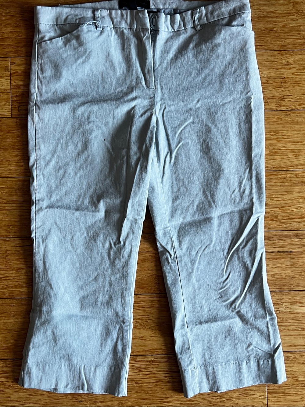 The Limited Exact Stretch Mid-Rise Capri Pants